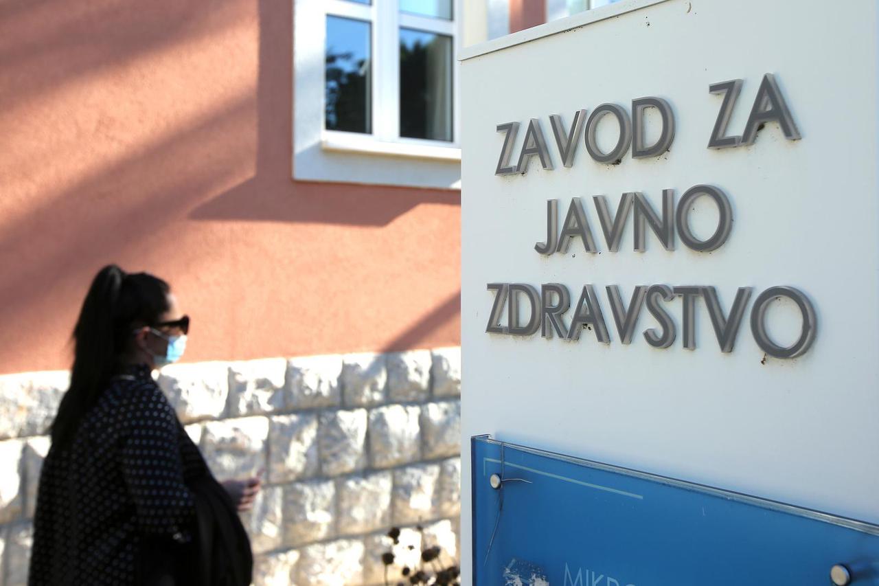 Šibenik: Građani čekaju na cijepljenje protiv gripe