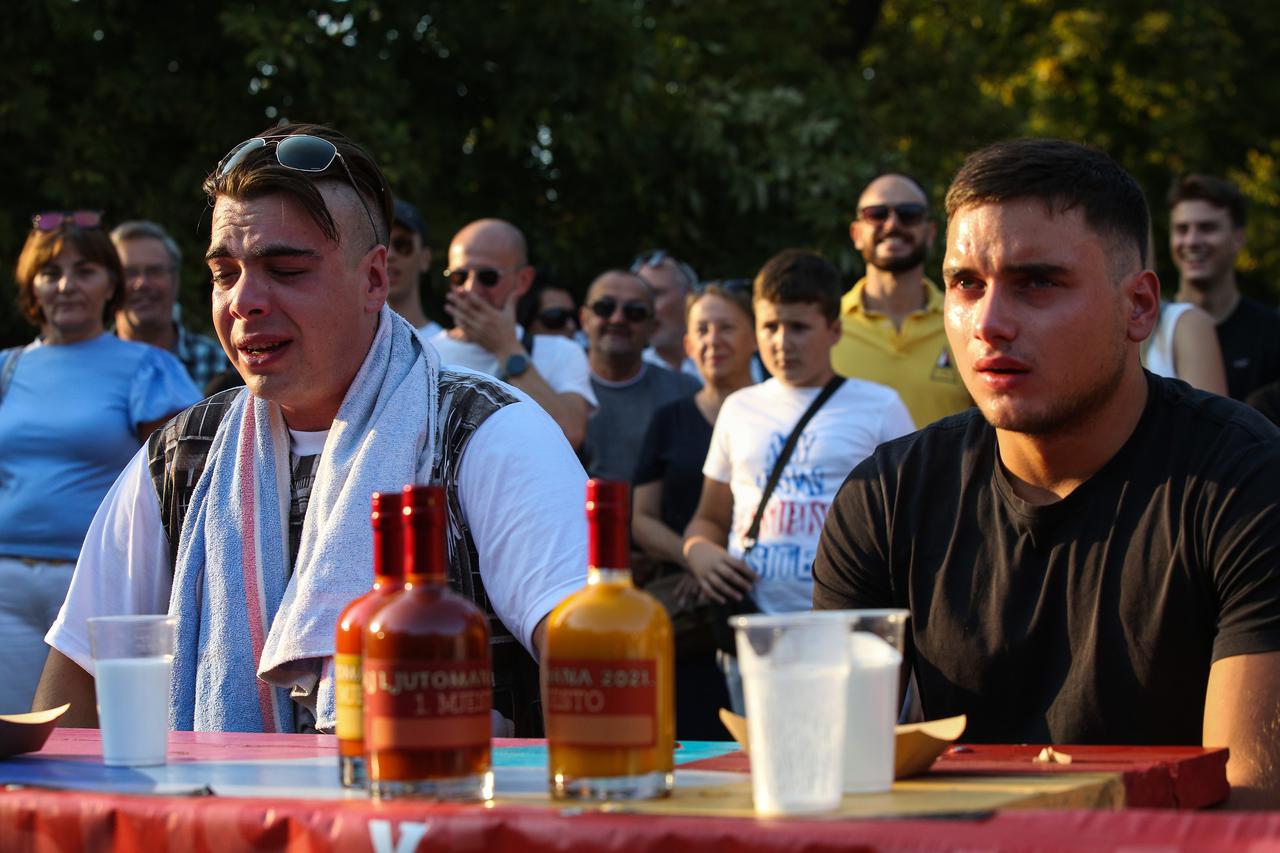 Održano natjecanje u jedenju chilli papričica na Zagreb burger festivalu