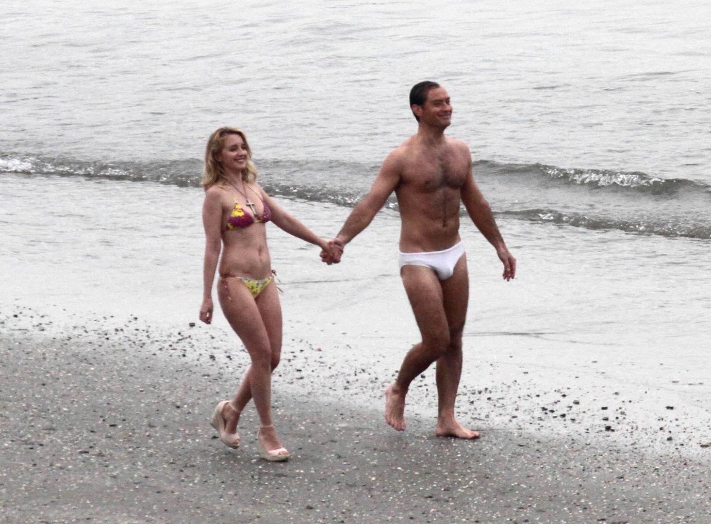 Paparazzi su ga snimili dok je trčao u svom kvartu i s velikom bradom i kosom koja već duže vrijeme nije vidjela ni frizera ni škare bilo je teško prepoznati poznatog glumca koji će uskoro dobiti svoje šesto dijete.