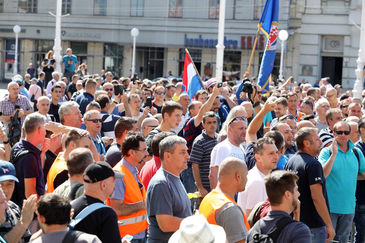 Prosvjed radnika Uljanika i 3. maja