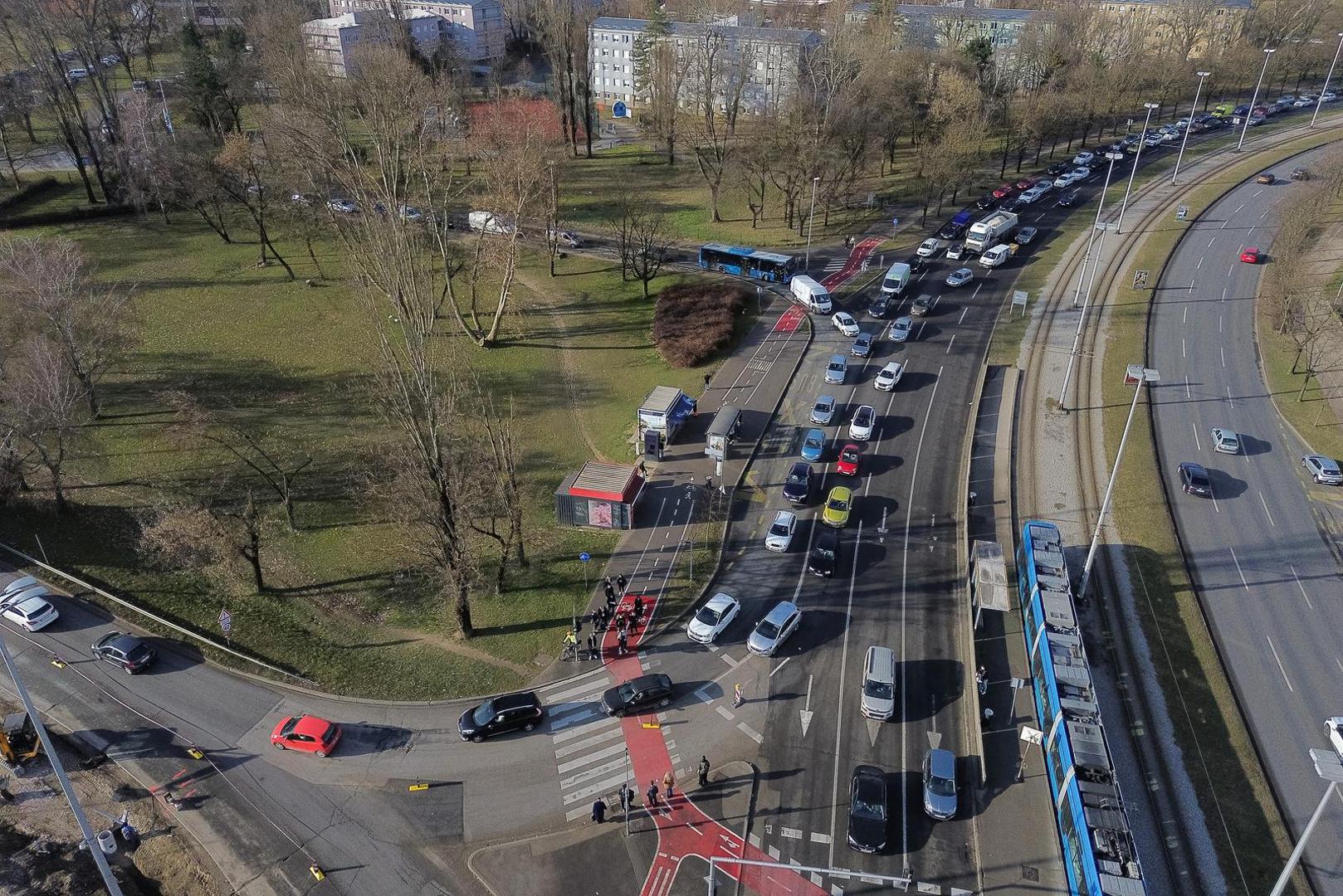 Na novi režim vozači će se morati naviknuti i nakon 14. veljače kada se promet prebacuje na jednu stranu mosta gdje će biti suženi prometni trakovi u oba smjera, a sve će potrajati do kraja godine. 