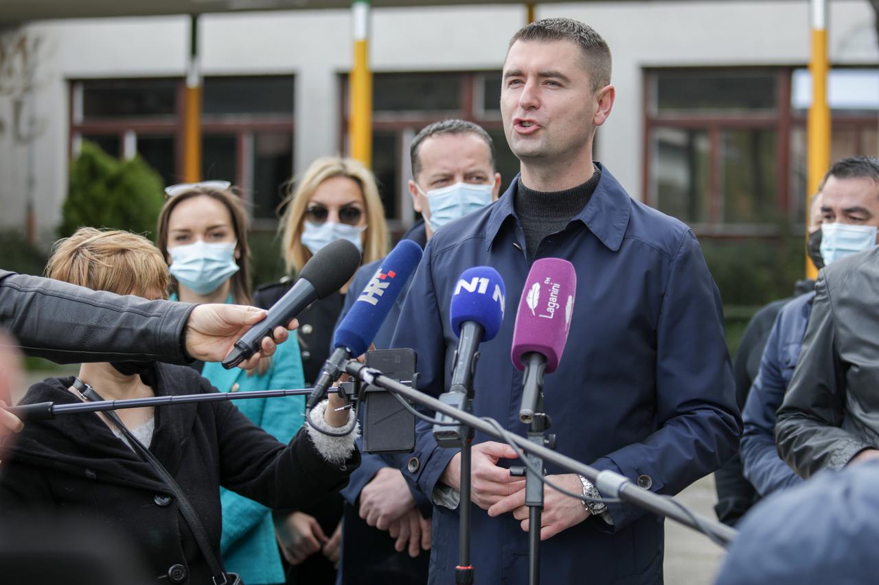 Zagreb: Kandidat za gradonačelnika, Davor Filipović, obišao je Osnovnu školu Bukovac