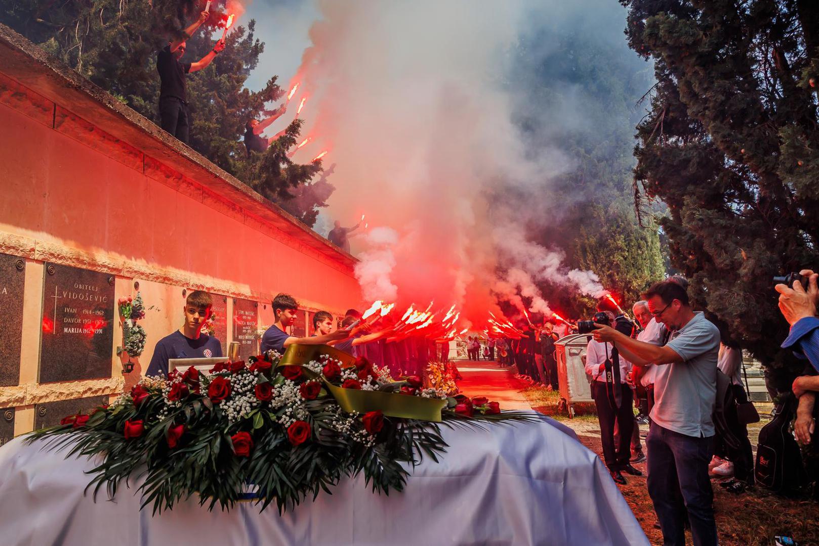 Split se oprostio od Ive Bege, jednog od simbola Hajduka i čovjeka koji je među navijačima imao status klupske legende bijelih.