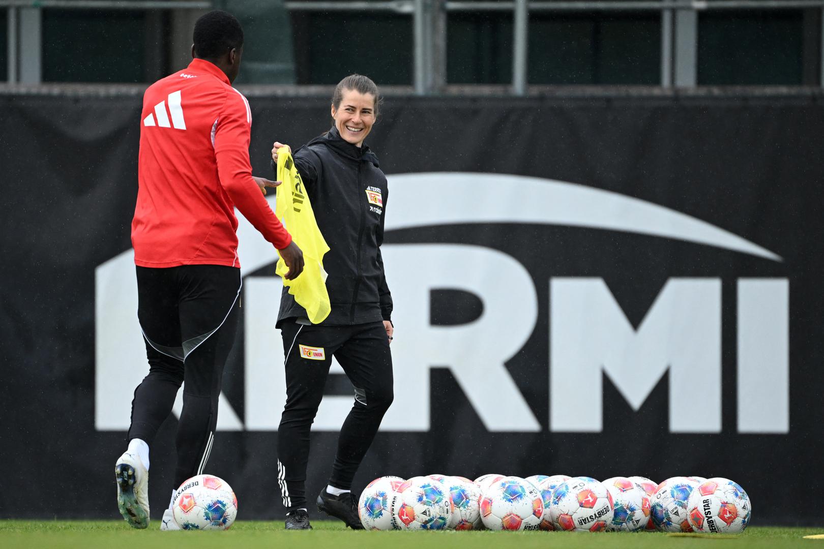 "Ona poznaje stadion, poznaje atmosferu, ljude i prije svega igrače", dodao je Heldt.