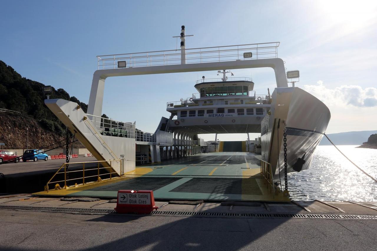 Na trajektu Ilovik rodila se beba