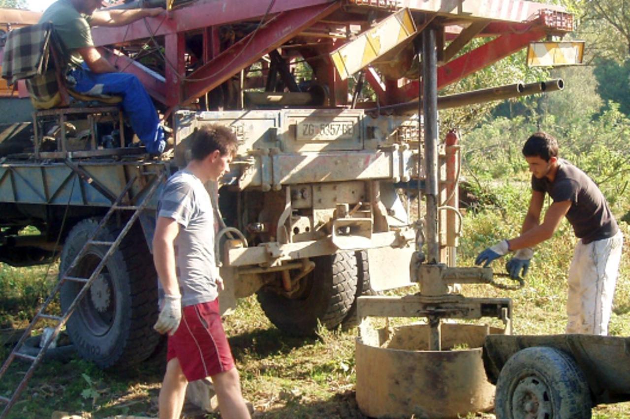 \'OLYMPUS DIGITAL CAMERA\'