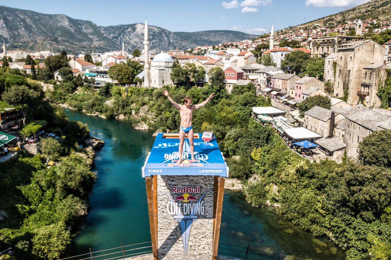 Skokovi sa Starog mosta u Mostaru