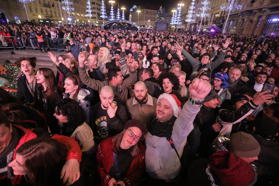 Zagreb: Doček Nove godine na Trgu bana Jelačića uz Pips, Chips & Videoclips