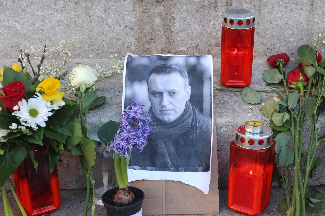 Zagreb: Na Cvjetnom trgu gore svijeće za  Alekseja Navalnog