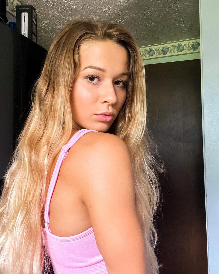 Mnogima želi pomoći, no čini se da neki samo zamišljaju one dijelove njenog tijela koji nisu nužni za trening.