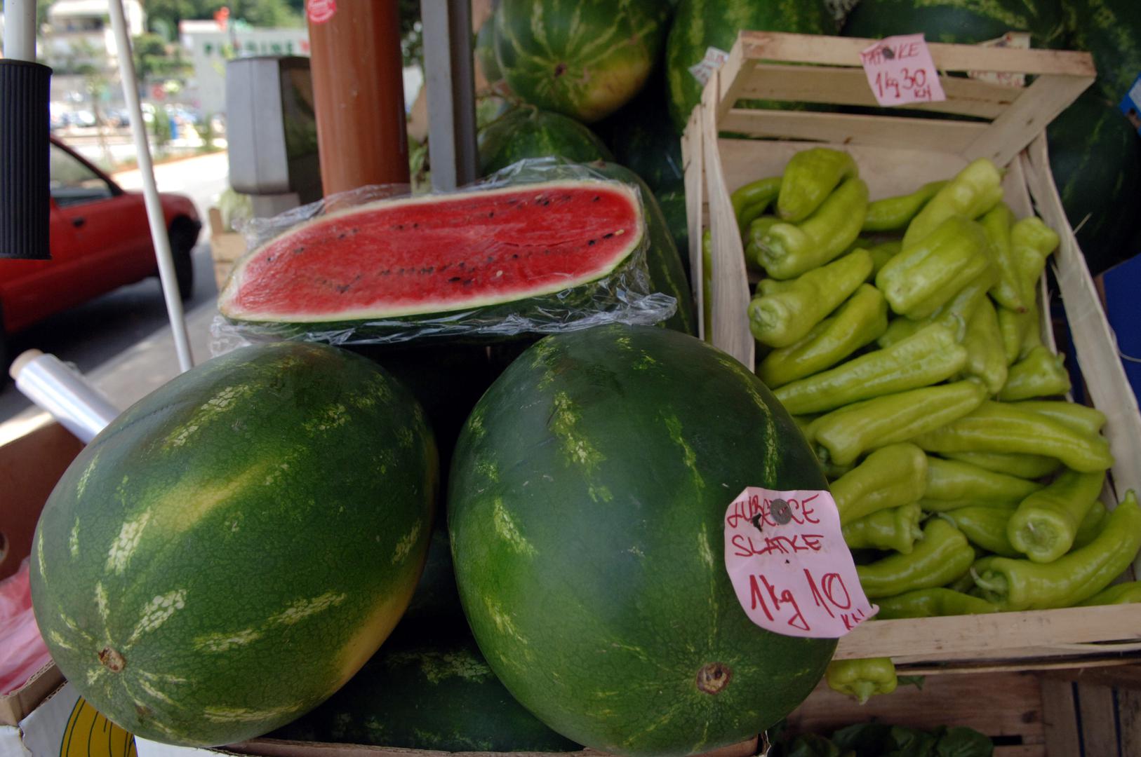 Kako dolazi s polja na kojima ima i glodavaca, dobro je operite prije rezanja