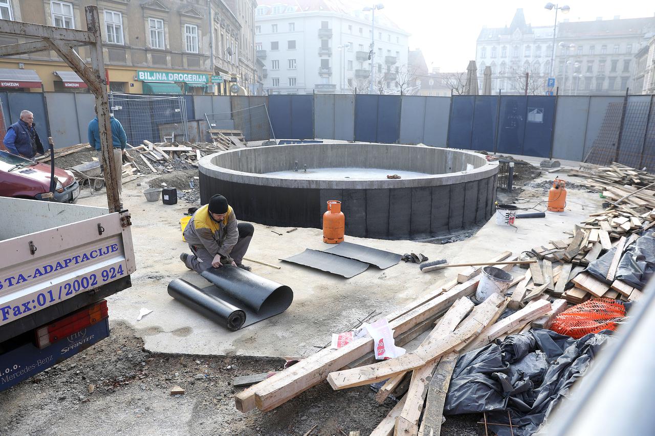 20.02.2017., Zagreb - Na Britanskom trgu radovi na izgradnji fontane i uredjenju prostora, unatoc otporima i svojevremenoj zabrani radova, ulaze u zavrsnu fazu.  Prema sadasnjem stanju fontana ce biti gotova na vrijeme da se u pravom trenutku ukljuci u ka