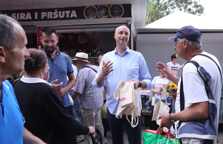 Split: Kandidat za gradonačelnika Ivica Puljak družio se sa građanima na splitskom Pazaru