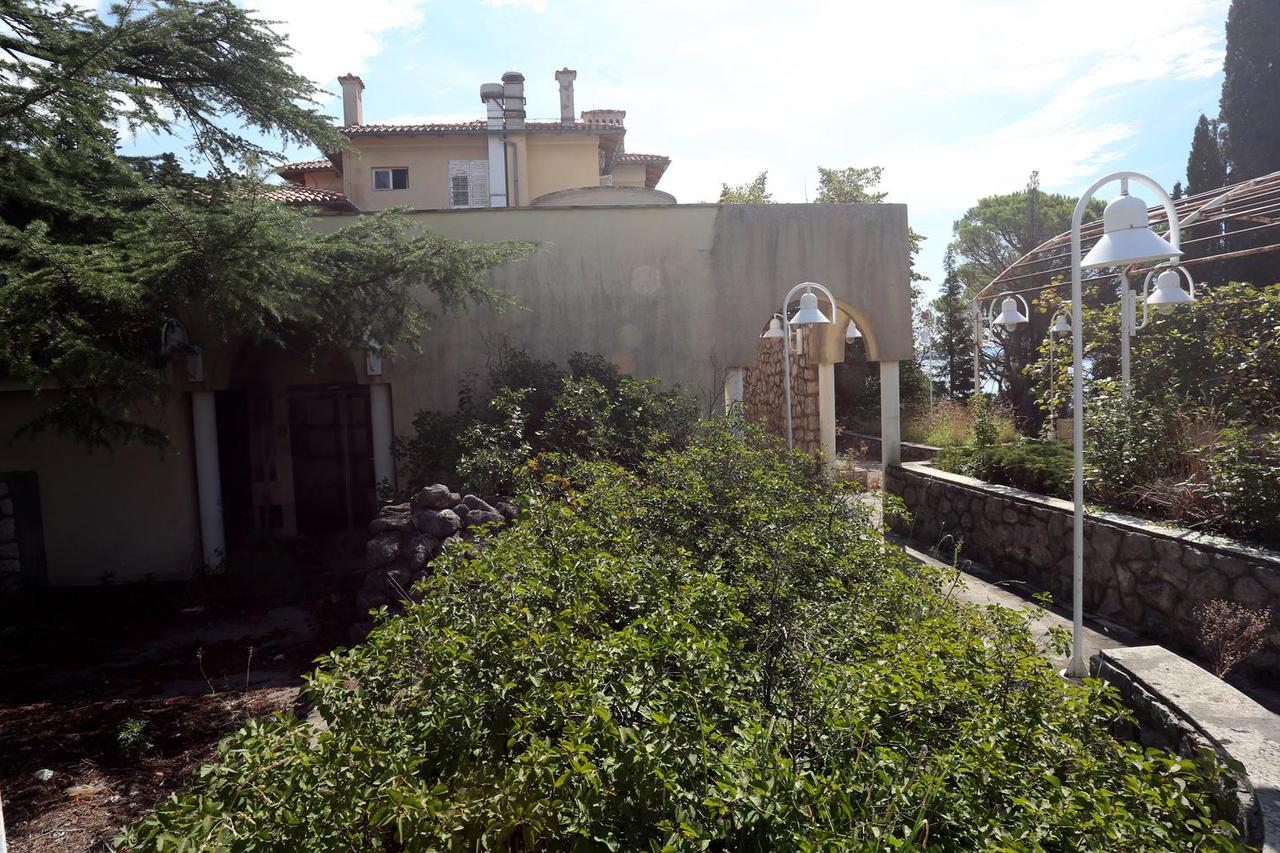 FILE PHOTO: U.S. President Trump meets with Russian President Putin in Alaska