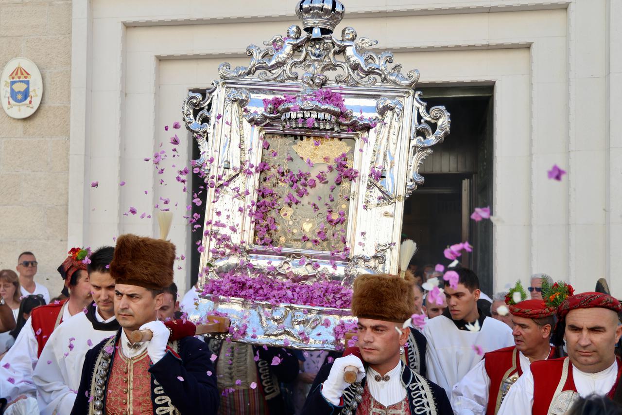 Sinj: Procesija povodom blagdana Velike Gospe