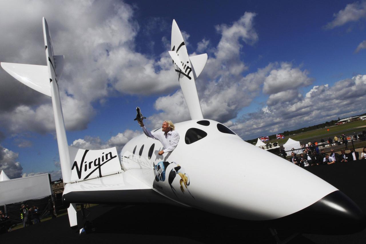 spaceshiptwo,richard branson (1)