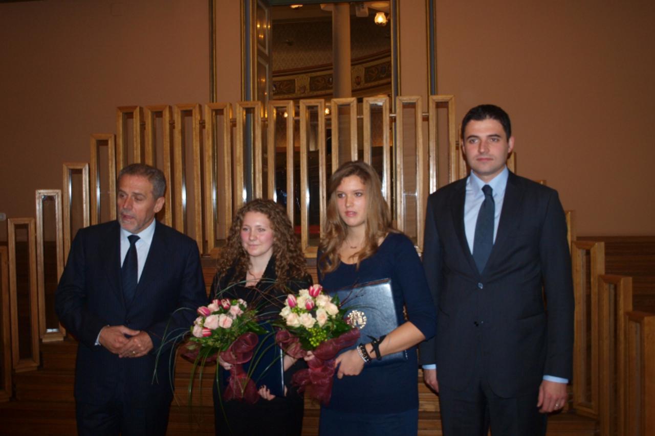 'OLYMPUS DIGITAL CAMERA         '