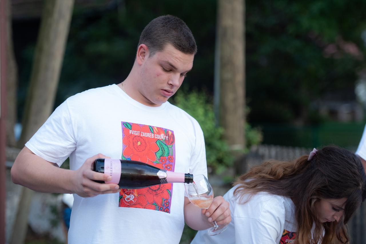 Zagreb: Vinski festival "Via Vino" i modna revija Zorana Mrvoša u Kuriji Modić-Bedeković