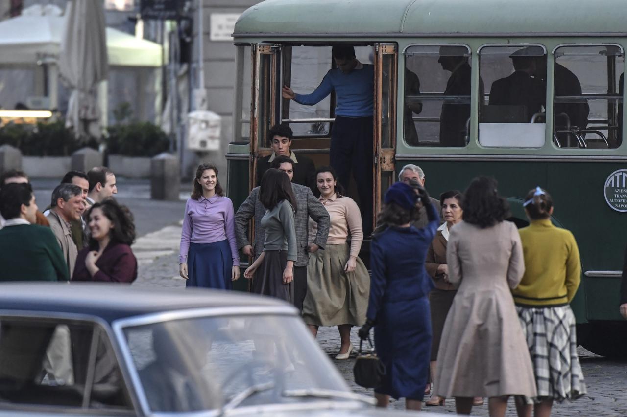 TV series Set, brilliant genial based on a novel by Elena Ferrante