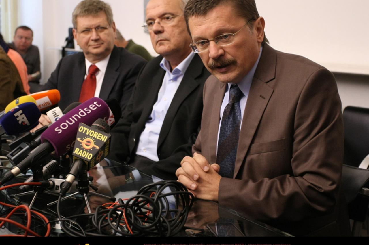 '15.09.2012., Banski dvori, Zagreb - Sastanak radi provodjenja postupka mirenja Pregovarackog odbora Vlade Republike Hrvatske i cetiriju sindikata javnih sluzbi. Ministar rada Mirando Mrsic, potpredsj