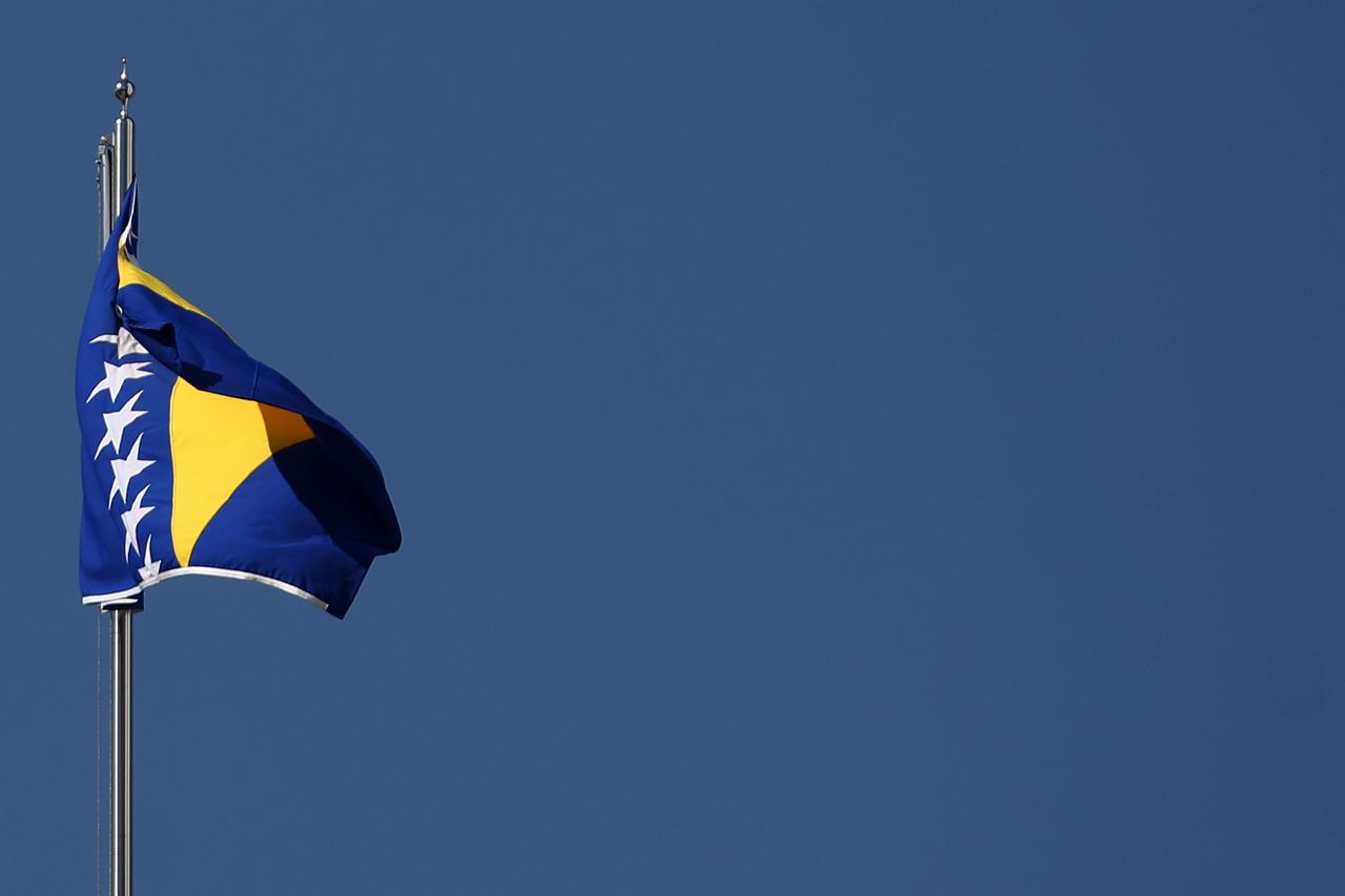 Zastava Bosne i Hercegovine na zgradi Parlamenta BiH