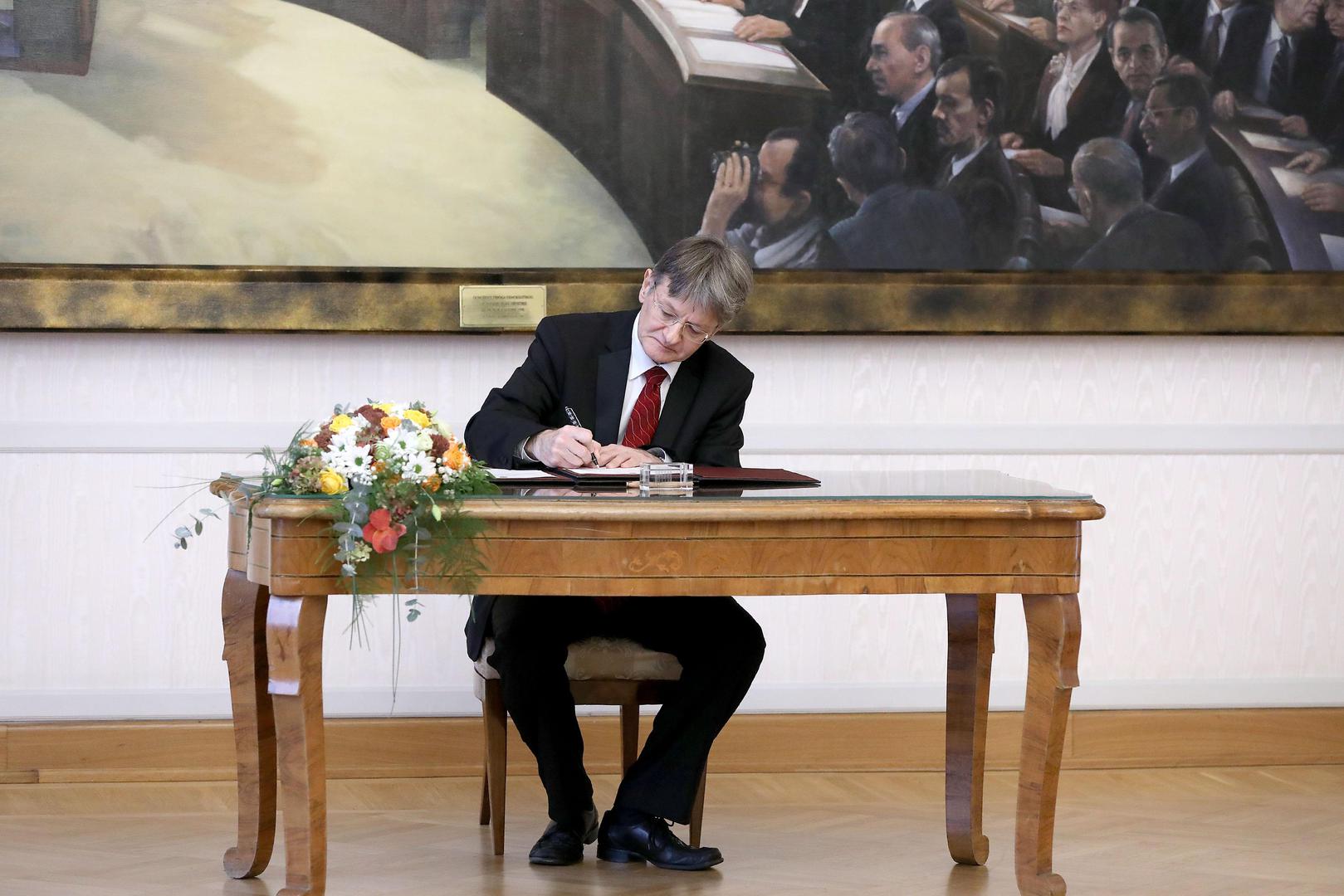 18.10.2021., Zagreb -Izabrani predsjednik Vrhovnog suda Republike Hrvatske i predsjednik Drzavnog izbornog povjerenstva Radovan Dobronic prisegnuo je danas pred predsjednikom Hrvatskoga sabora Gordanom Jandrokovicem. Photo: Patrik Macek/PIXSELL