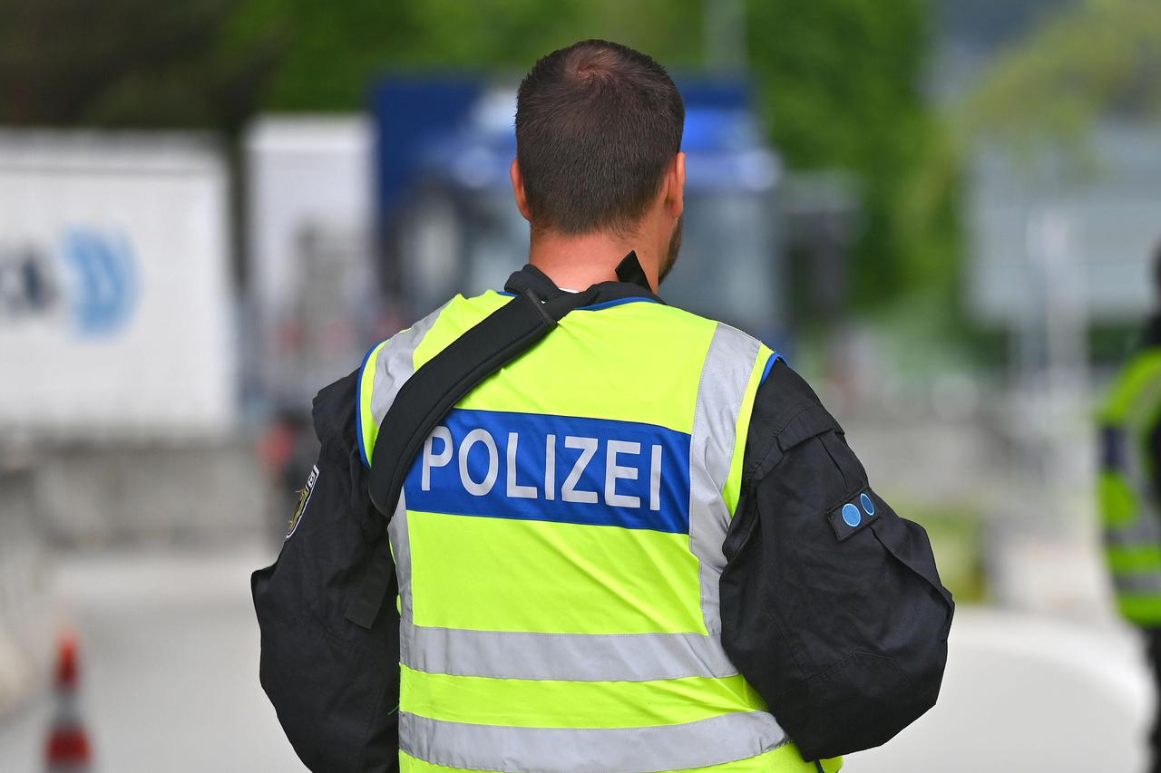 Border control by the Bavarian border police at the Kiefersfelden border crossing.