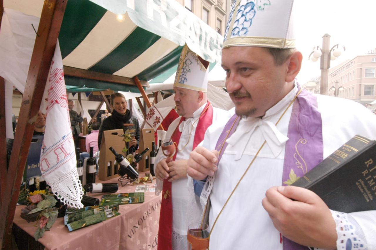 'za gra   031105 ...      drele...sv. martin u zagrebu..martinje..cvjetni trg    snimio miso lisanin'