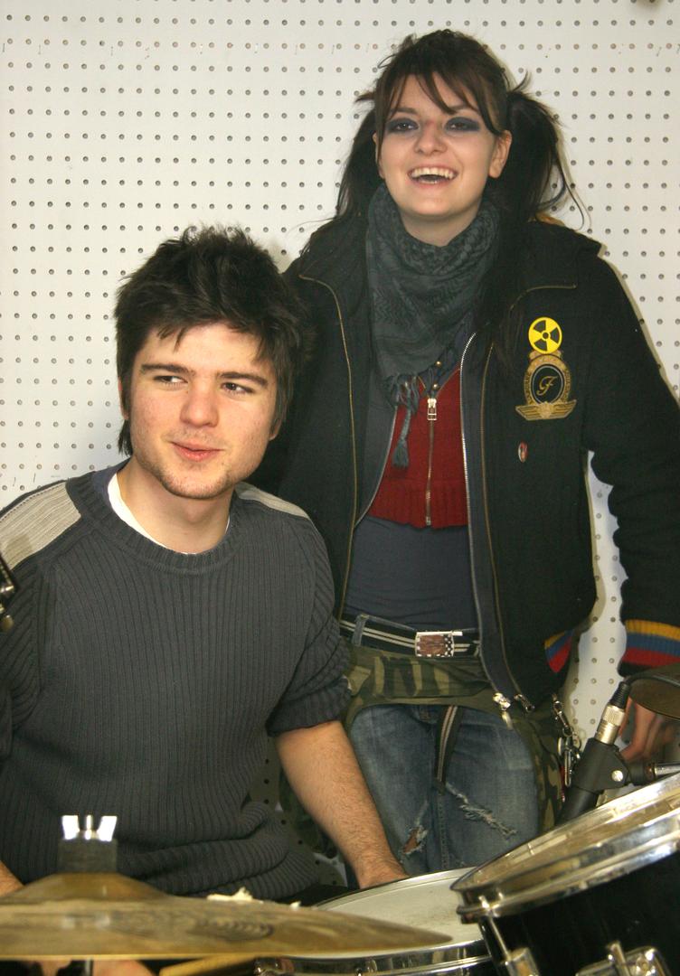 “Igrao sam sebe, nisam pokušavao glumiti. Matija je bio klinac od 17 godina koji se dobro zabavlja. Prvih nekoliko mjeseci pokušavali smo glumiti, ali ubrzo smo shvatili da ćemo seriju najbolje ‘hendlati’ ako se opustimo, zezamo i budemo što prirodniji.