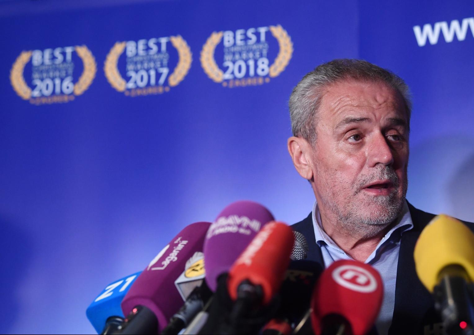 10.11.2020., Zagreb - Gradonacelnik Milan Bandic sa suradnicima odrzao konferenciju za medije na temu odrzavanja manifestacije Advent u Zagrebu u uvjetima pandemije koronavirusa. Uz gradonacelnika, javnosti se obratila i direktorica Turisticke zajednice grada Zagreba Martina Bienenfeld, ravnatelj Nastavnog zavoda za javno zdravstvo Dr. Andrija Stampar dr. Zvonimir Sostar.Photo: Marko Lukunic/PIXSELL