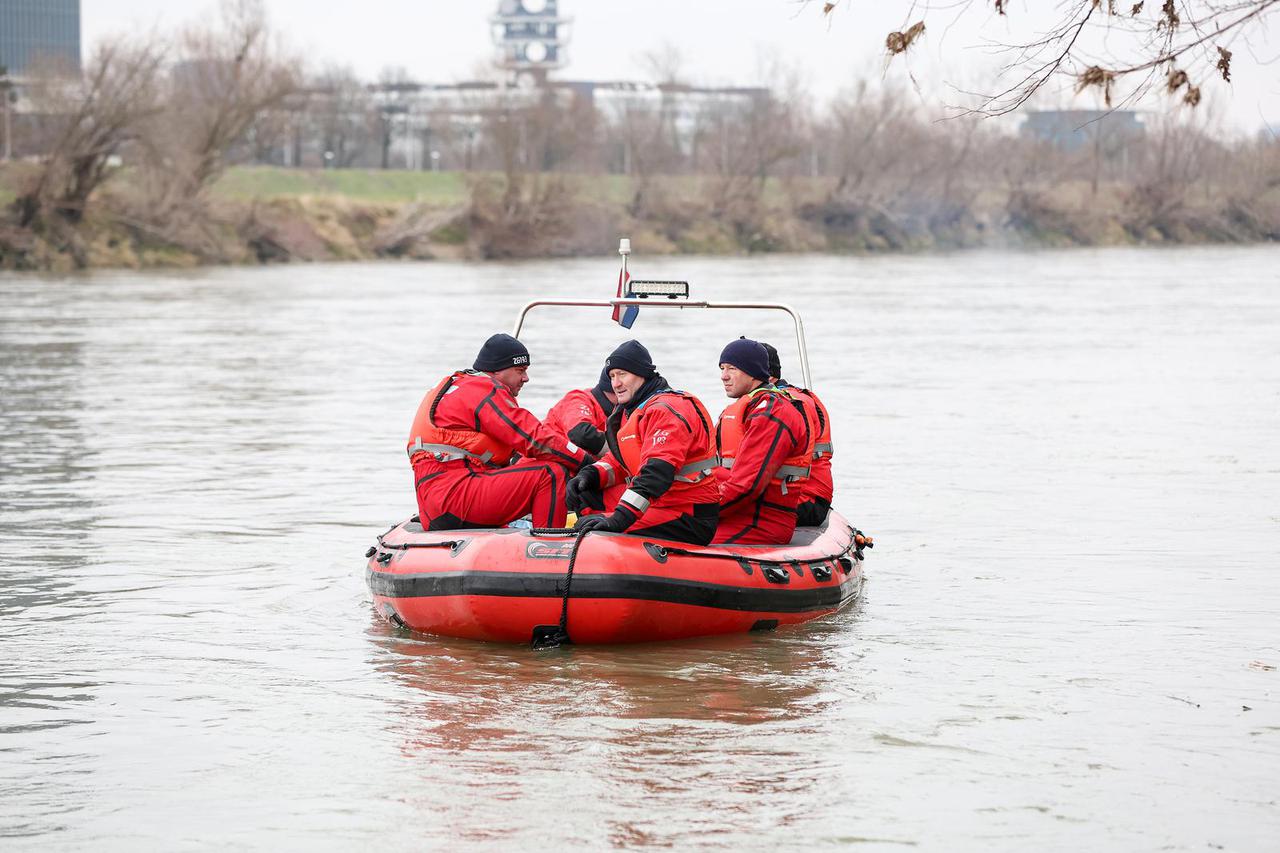 Zagreb: Deseti dan potrage za nestalom djevojčicom, vatrogasci sonarom i podvodnim dronom pretražuju dno Save