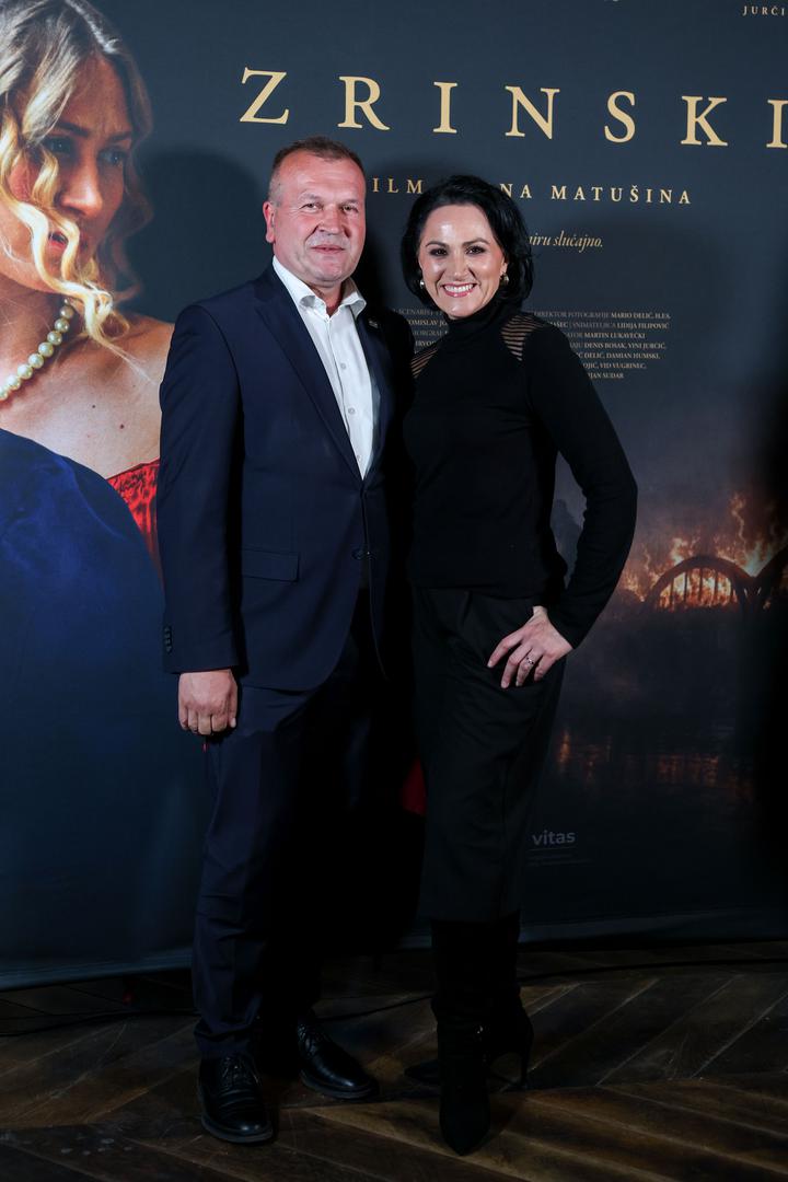 Mnoga poznata lica pojavila su se sinoć na premijeri dugometražnog igrano-dokumentarnog filma "Zrinski" u Kaptol Boutique Cinema u Zagrebu. Film Alena Matušina tematizira život i nasljeđe plemićke obitelji Zrinski, s posebnim naglaskom na lik i djelo Nikole VII. Zrinskoga, poznatog i kao Nikola VII. Zrinski Čakovečki.

