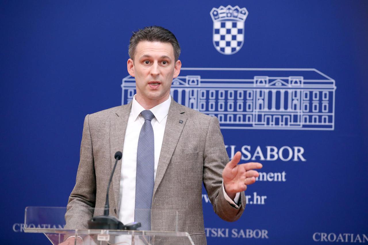 Zagreb: Božo Petrov o predstoje?oj sjednici Sabora