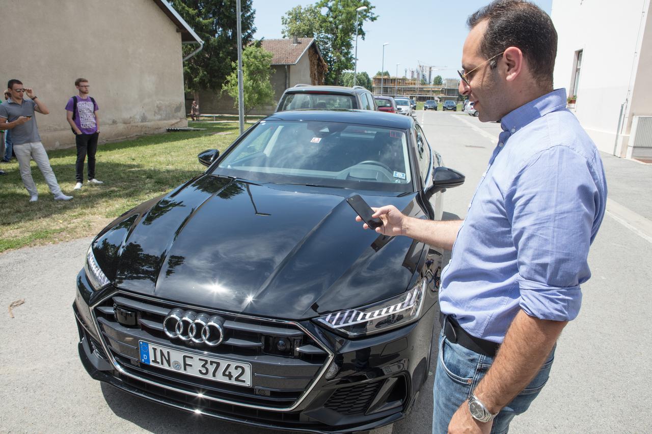 Audi a7 sa sustavom za samoparkiranje