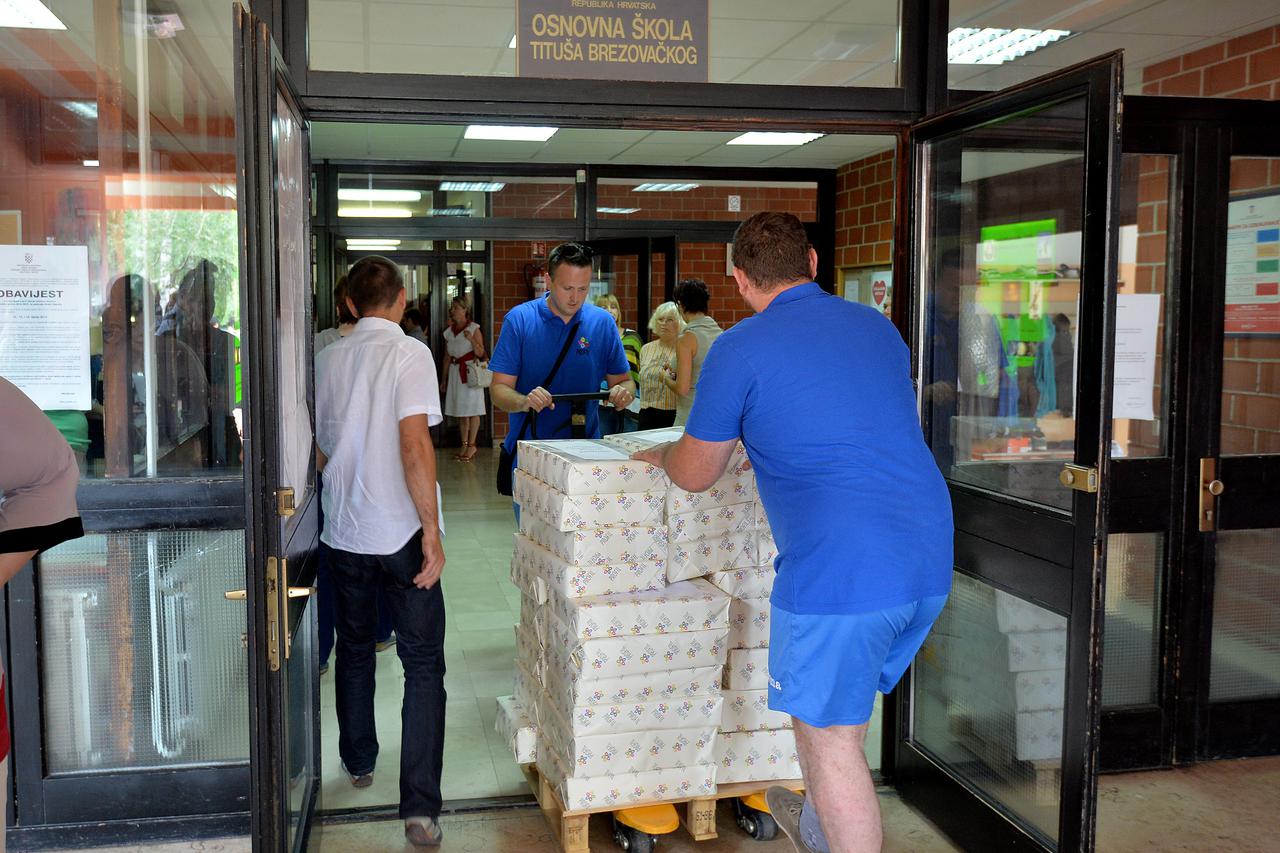 ciju za novinare povodom pocetka distribucije besplatnih udzbenika za zagrebacke osnovne skole.  Photo: Marko Prpic/PIXSELL