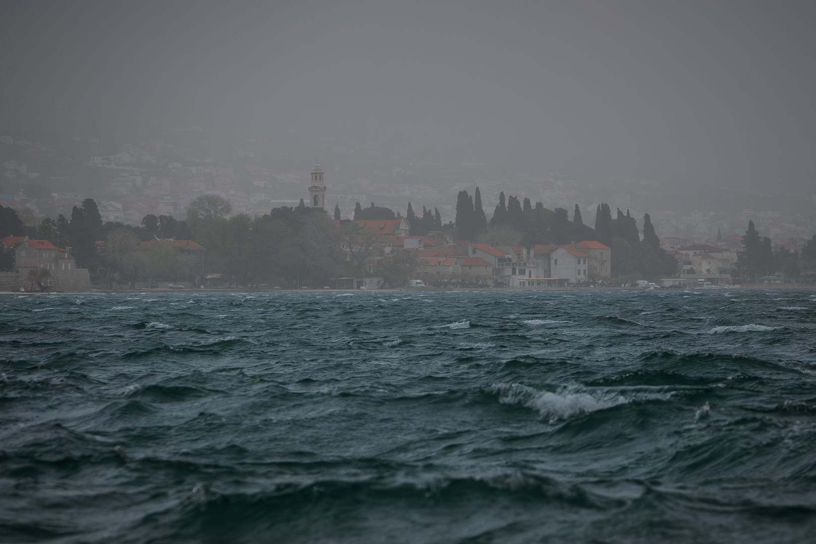 DHMZ uputio je oprez na obilnu kišu i tuču. Očekuje se 21 mm padalina.