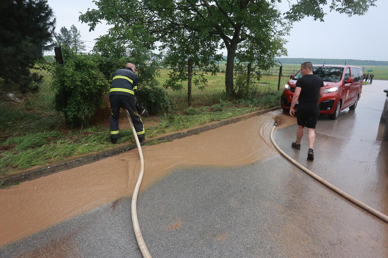 Beli Manastir: Nakon obilnih kiša nekoliko ulica poplavljeno