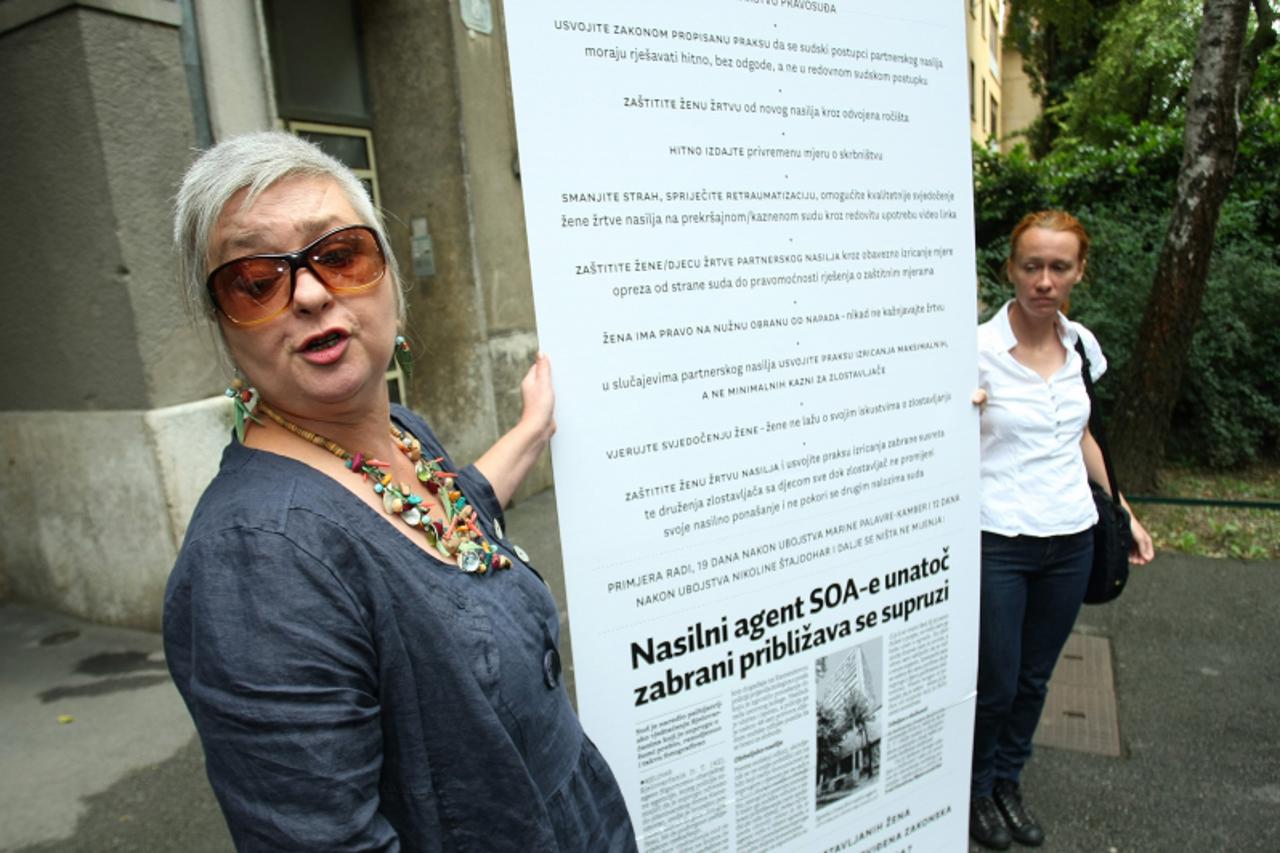 '06.09.2010., Dezmanov prolaz 6, Zagreb - Ministarstvo pravosudja, Neva Tolle sa svojim suradnicama i prijateljima iz Autonomne zenske kuce krenule su jutros na cetiri odredista predati svoje zahtjeve