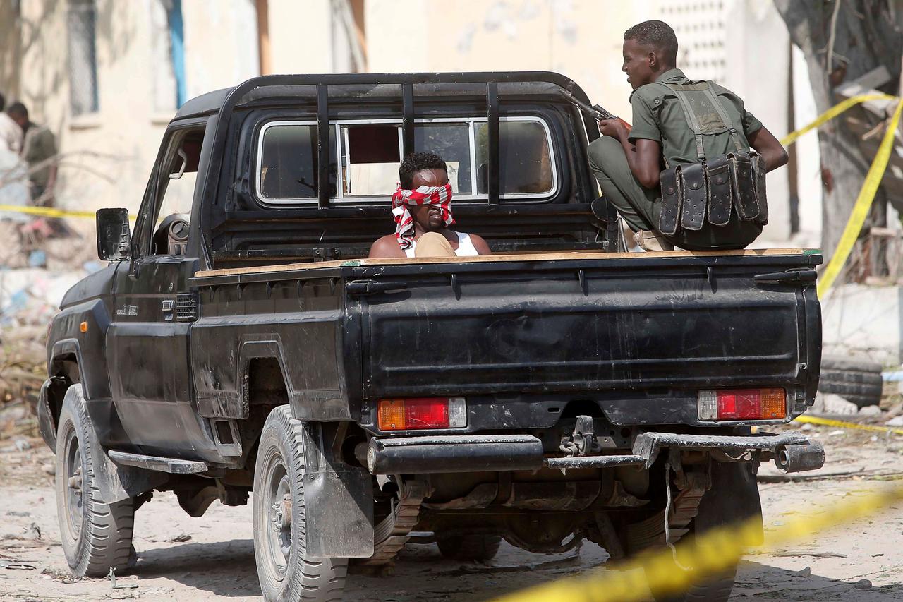 30 mrtvih u Mogadišuu