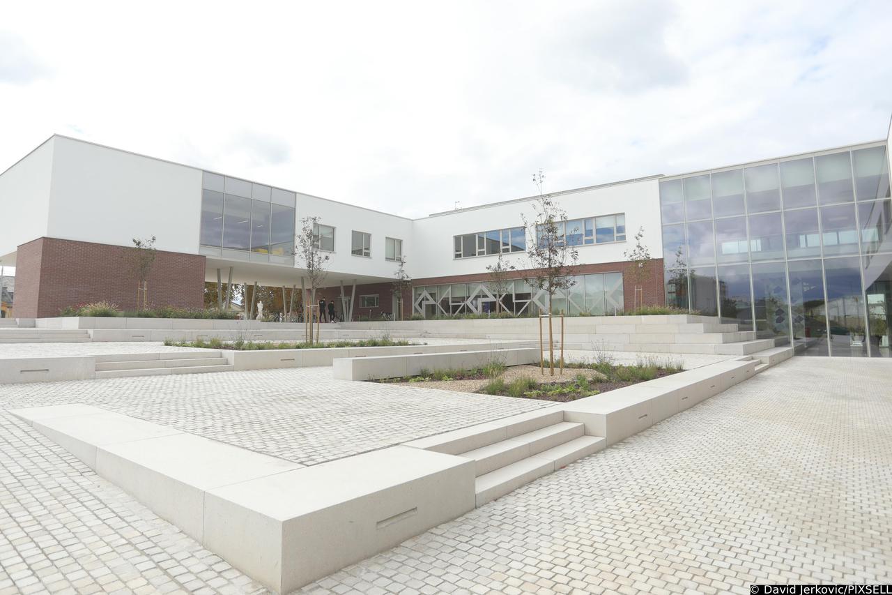 Osijek: Premijer Andrej Plenković na svečanom početku rada u novoj zgradi I. gimnazije u Osijeku