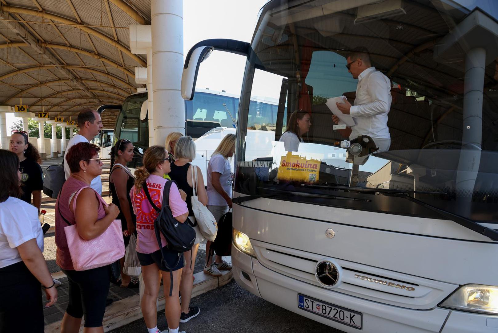 Na koncert su organiziranim prijevozom krenuli i fanovi iz Zadra.