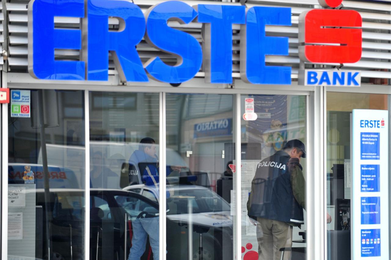 '17.02.2010.,Zagreb,Hrvatska, opljackana Erste banka u Spanskom kod trznice. Photo: Antonio Bronic/PIXSELL'