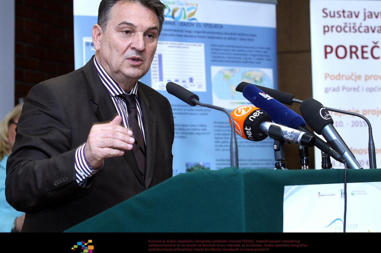 '22.03.2012., Ulica grada Vukovara 220, Hrvatske vode, Zagreb - Svecanost povodom Svjetskog dana voda na kojem se predstavljao i program investicija za vodno gospodarstvo. Radimir Cacic.  Photo: Goran