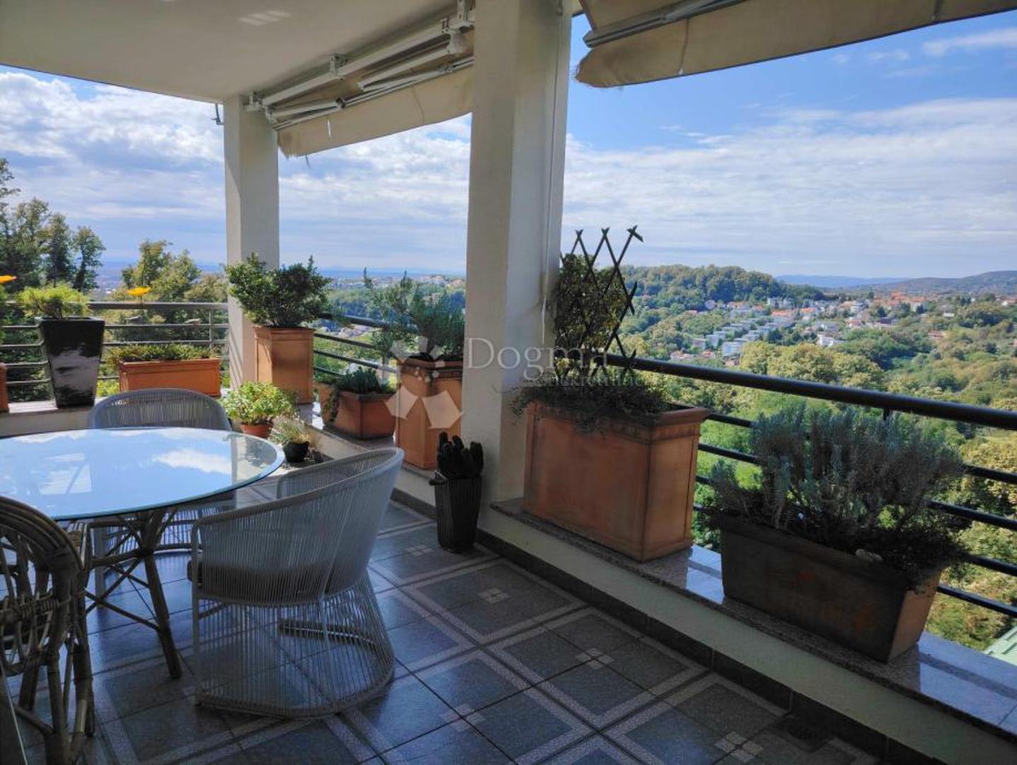 Terasa ima 21 kvadrat, a tu je i parkirno mjesto i dva dodatna za goste