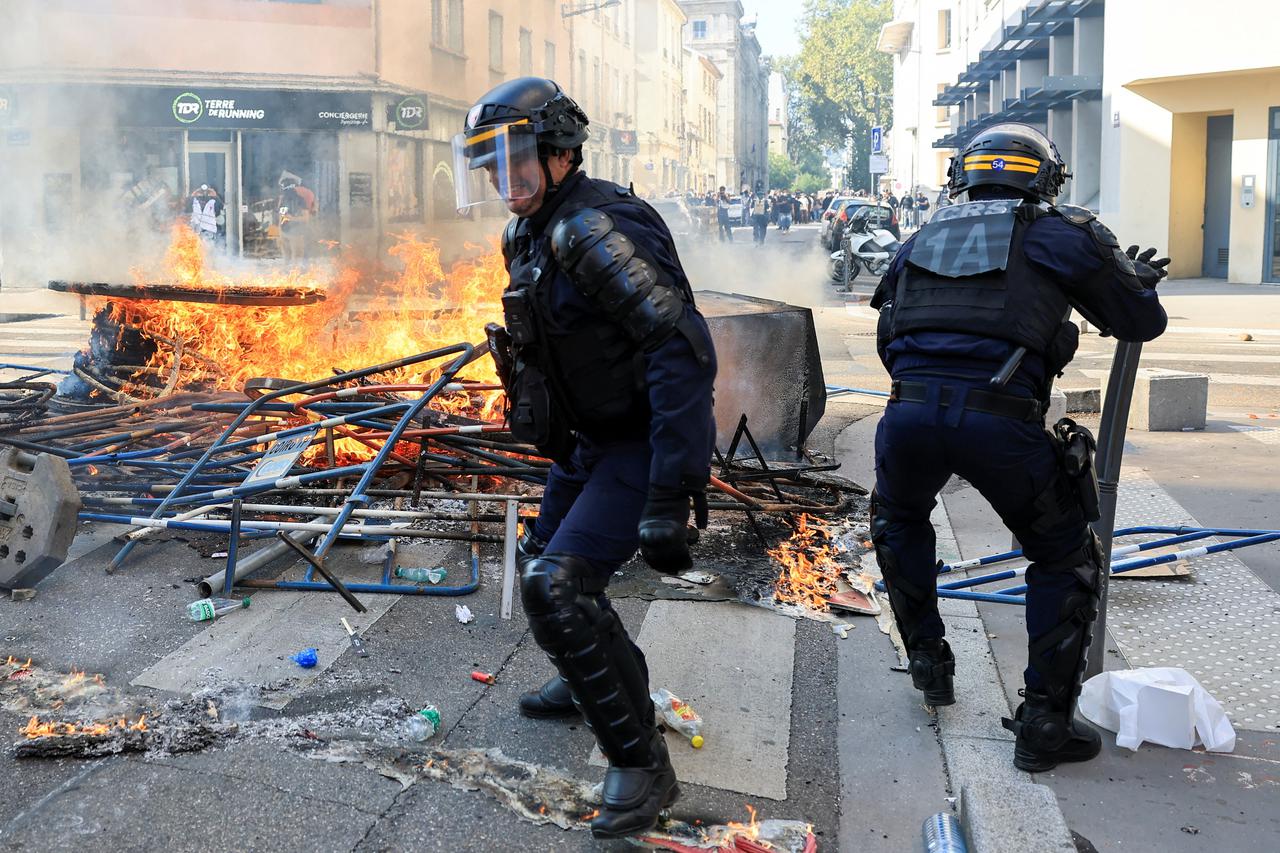 storyeditor/2026-10-06/2026-10-06T105924Z_1891557266_RC2MXNAF1DJS_RTRMADP_3_FRANCE-PROTEST.JPG