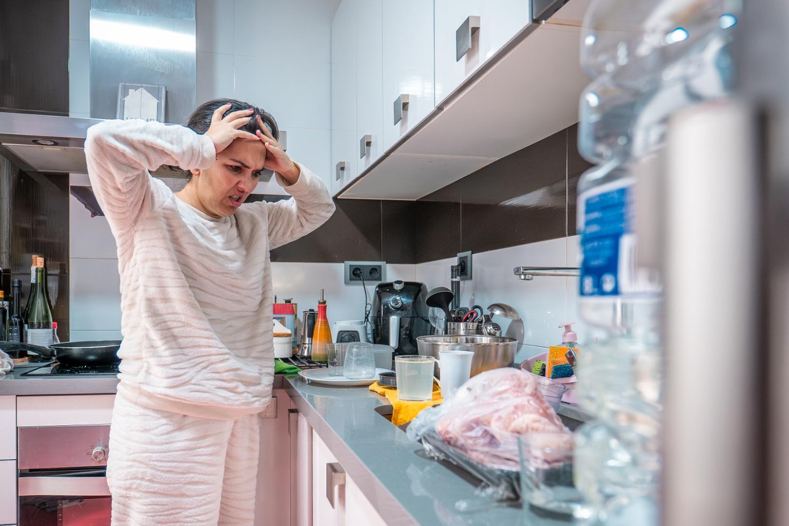 Blizanci: Blizanci vole dinamiku, informacije i stalne promjene, pa im urednost rijetko bude prioritet. Njihov nered izgleda kao da se u istom prostoru odvija pet različitih dana odjednom: knjiga, laptop, šalica, bilješke, punjač. Često znaju gdje je što, ali samo oni, i to dok im netko ne 'pomogne' pospremiti.