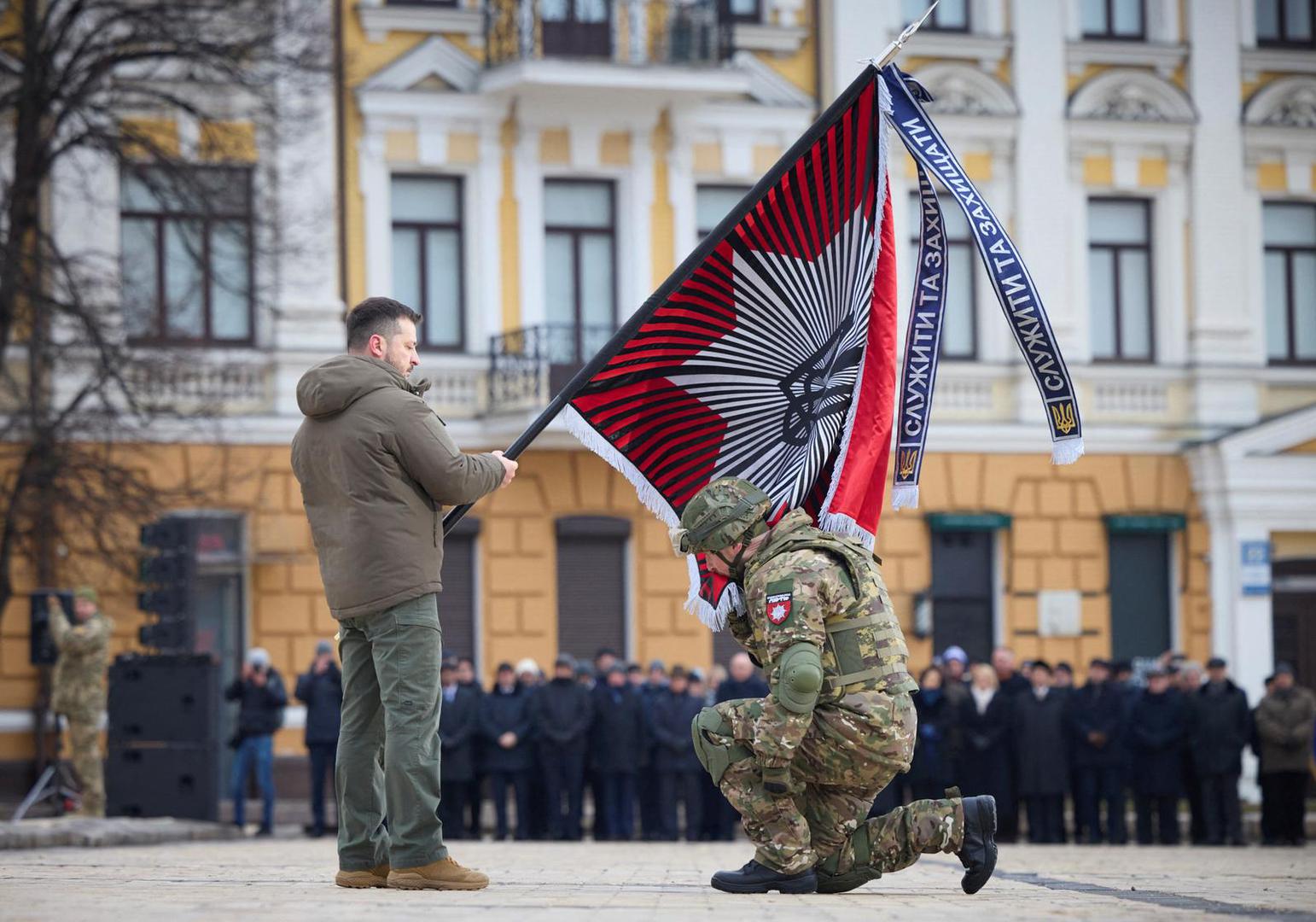 Ukraine's President Volodymyr Zelenskiy handovers a flag to a serviceman during a ceremony dedicated to the first anniversary of the Russian invasion of Ukraine, amid Russia's attack on Ukraine, in Kyiv, Ukraine February 24, 2023. Ukrainian Presidential Press Service/Handout via REUTERS ATTENTION EDITORS - THIS IMAGE HAS BEEN SUPPLIED BY A THIRD PARTY. Photo: Ukrainian Presidential Press Ser/REUTERS