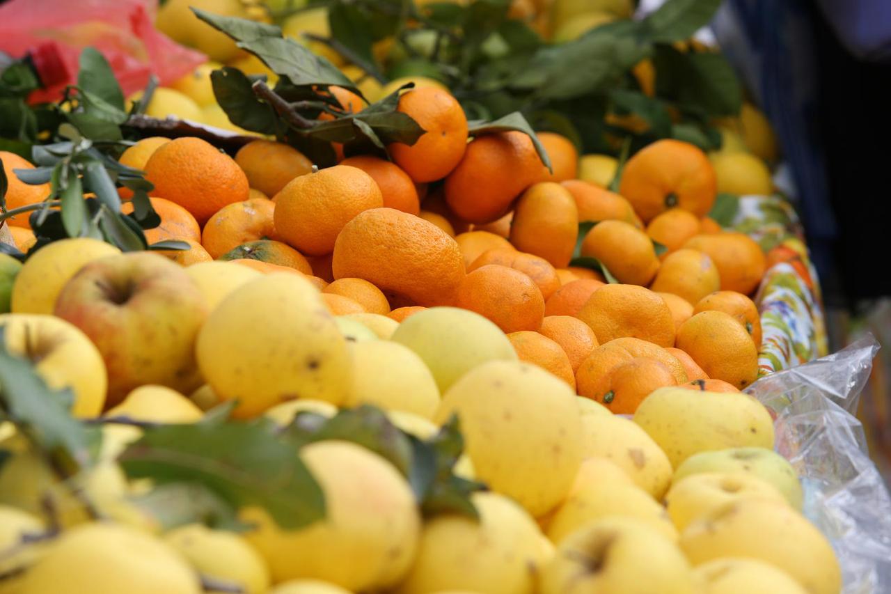 Ponuda vo?a na tržnici