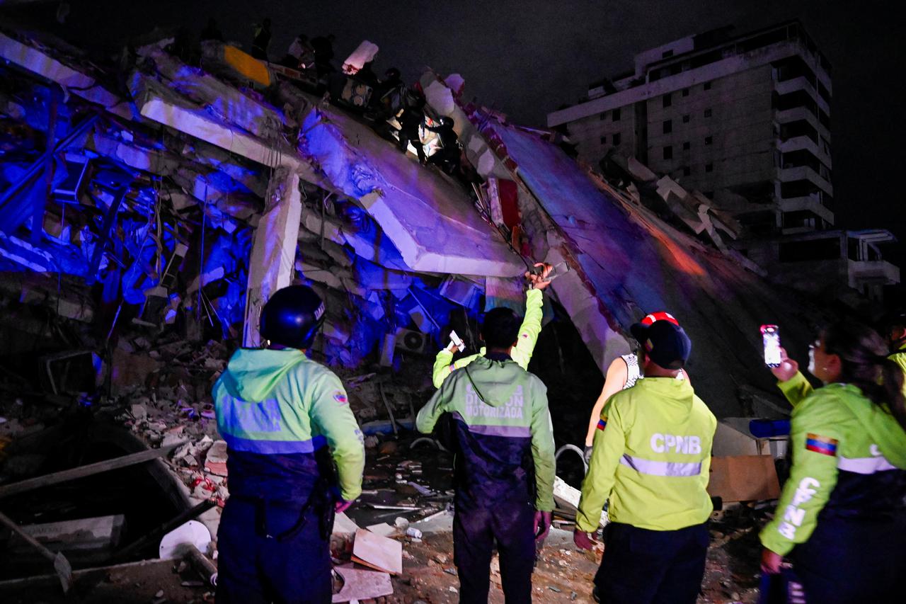 Aftermath of an earthquake in La Guaira