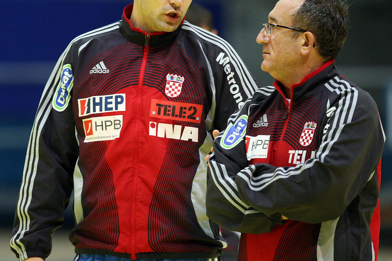 12.11.1979 Rijeka- rodjen hrvatski rukometas Renato Sulic. 16.10.2008 Renato na treningu reprezentacije u Norveskoj sa izbornikom Linom Cervarom, na europskom prvenstvu. Photo Slavko Midzor/24sata